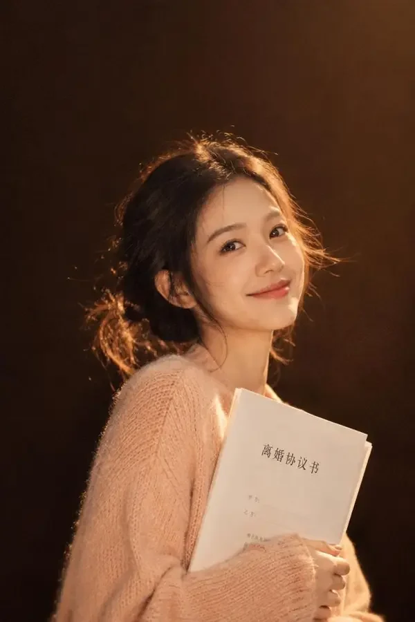黄豆短剧《离婚当天，前夫跪求复婚》逆袭题材竖版海报